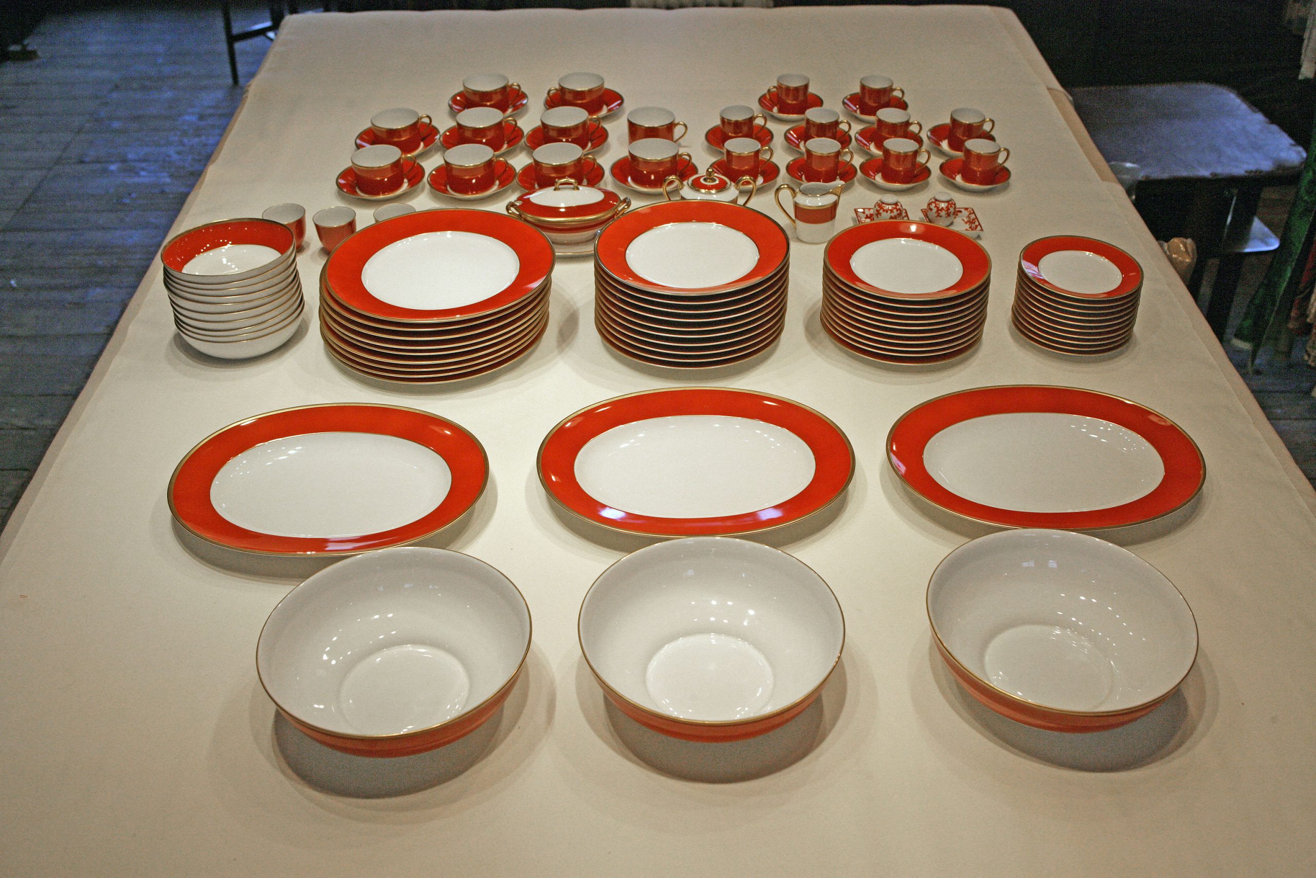 A Vintage ten place Limoges Arc en Ciel 'Terra Cotta' dinner service by Robert Haviland and C. Parlon - Image 11