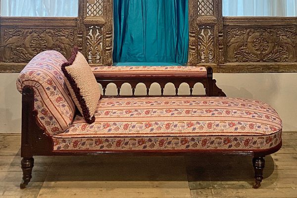 Aesthetic chaise longue in Quenin fabric