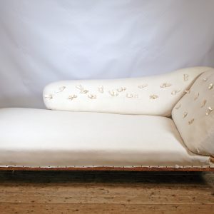 An Elegant Victorian Buttonback Chaise-Longue